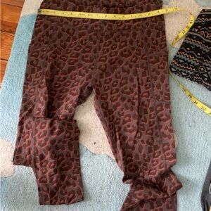 Pact size L cotton leggings with side pockets.